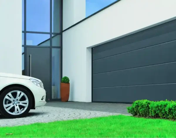 Porte de garage sectionnelle motorisée HORMANN H.200 x l.237 cm gris